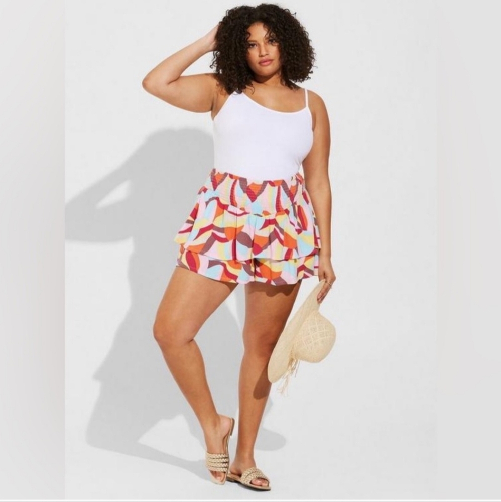 Torrid 3.5 Inch Pull-On Washable Gauze Smocked Ruffle Short Size 2X Retro Boho.